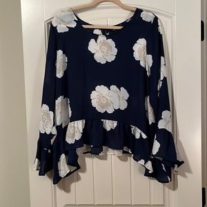 Beautiful navy floral top with flared sleeves and button closure. Size X-large